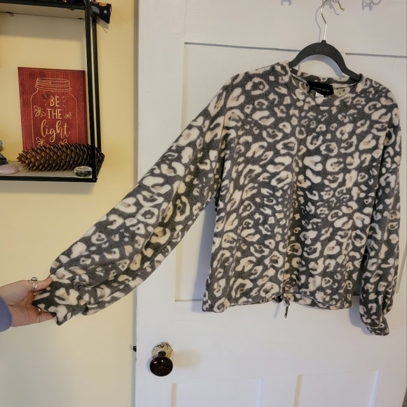 Brushed Fleece Tie-Hem Sweater - Picture 5 of 8